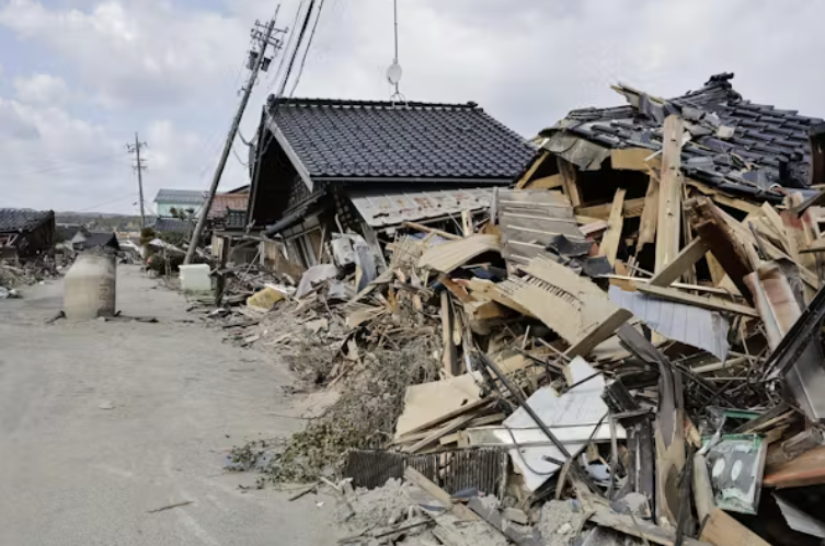 石川県珠洲市の倒壊した家屋